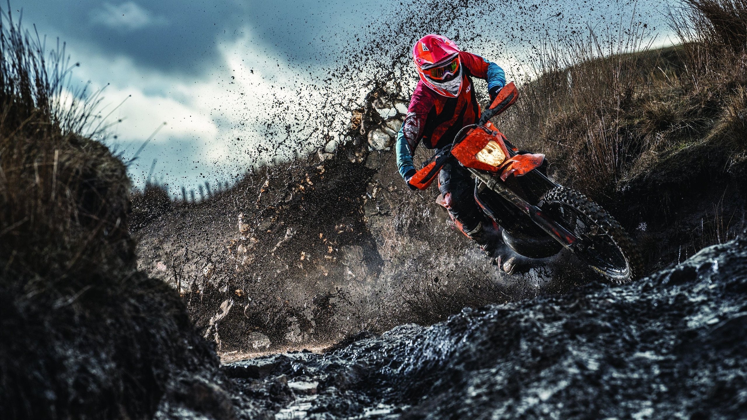 勇士在最后两分钟狂砍15分，库里连续三次远距离三分帮助球队完成惊天逆转！